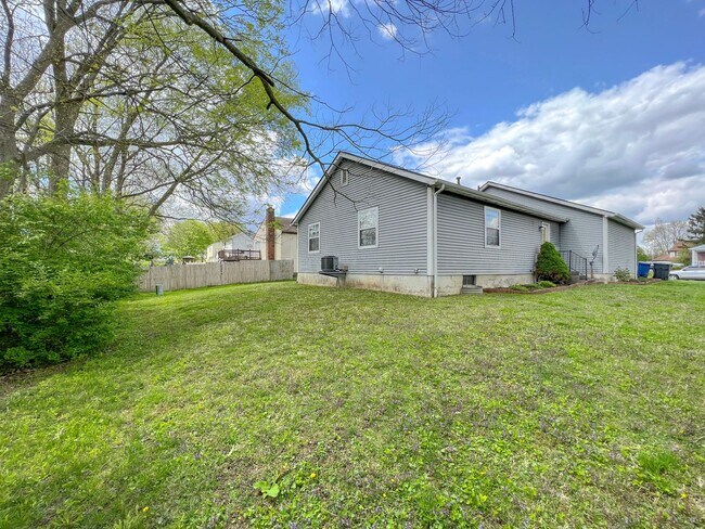 Building Photo - Stunning Rental Home in Indian Creek - Rey...