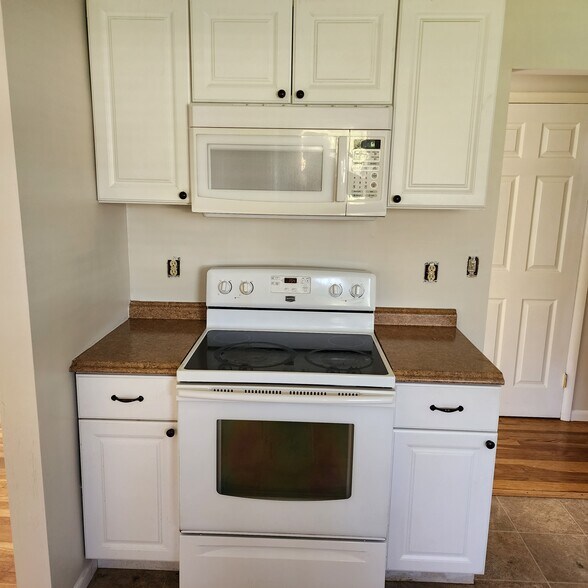 Building Photo - 5216 Cavalier Dr