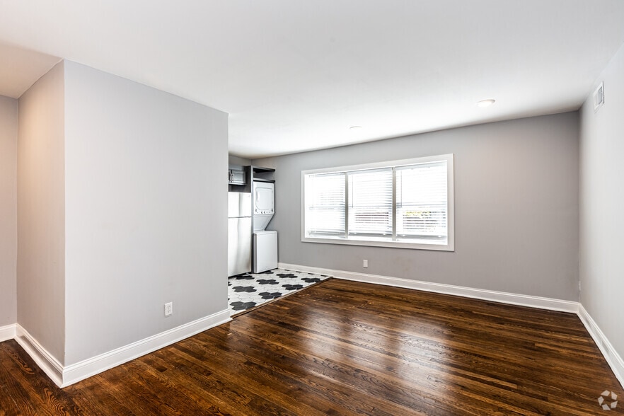 1BR, 1BA - 605SF - The Holmes