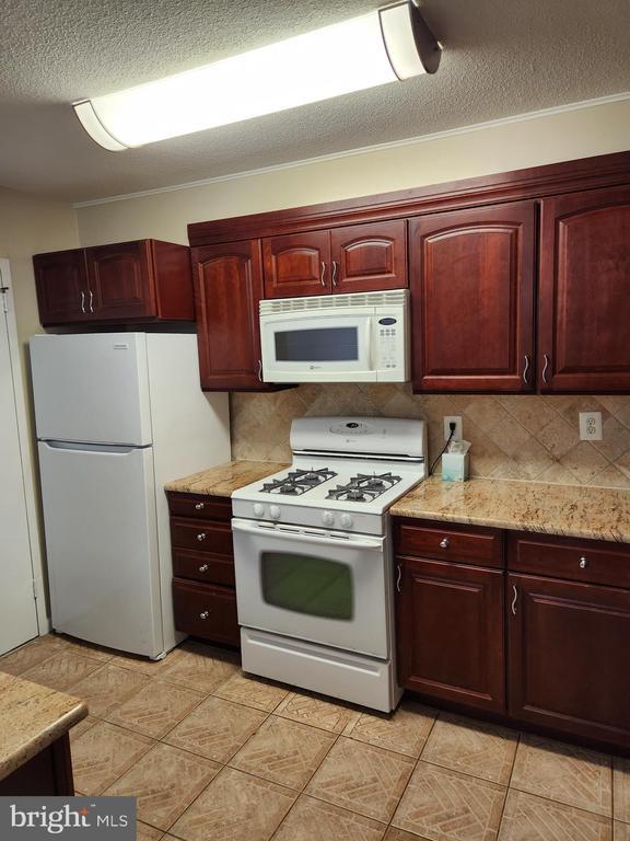Building Photo - 1300 Army Navy Dr