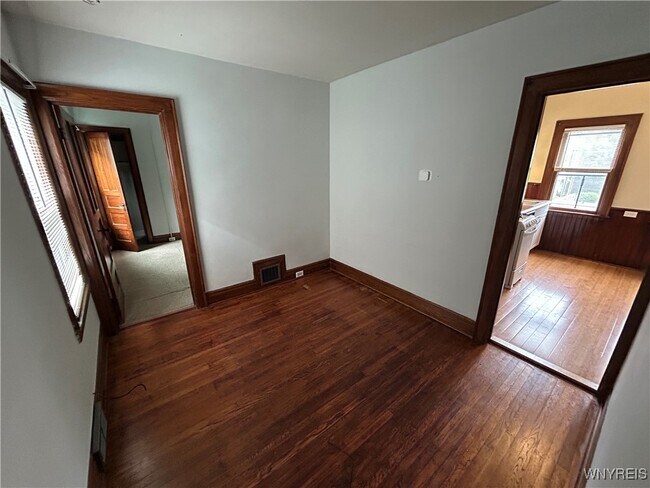 Building Photo - 411 Breckenridge St