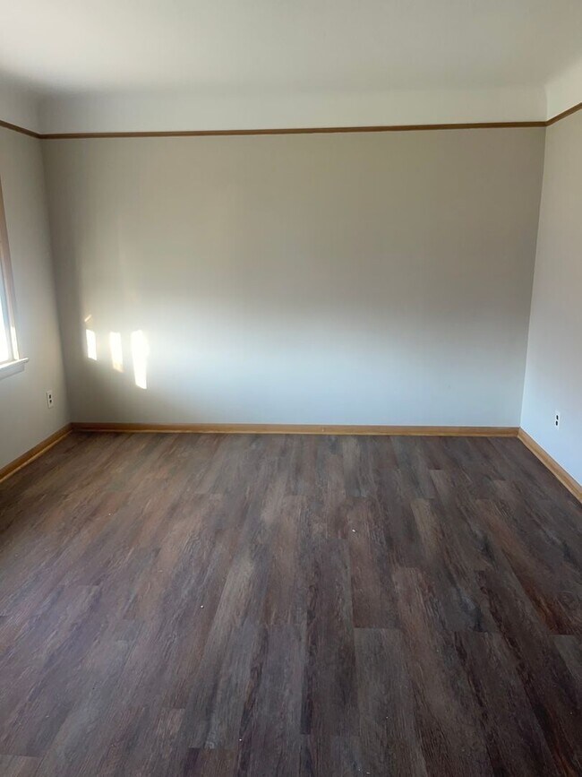 Building Photo - 15717 Northwood Ave