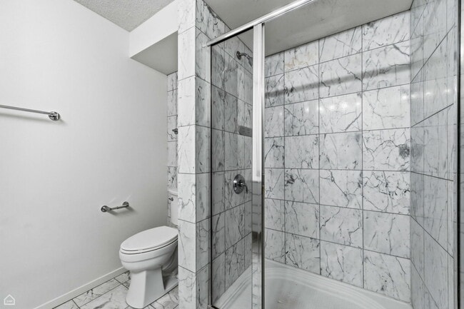 Building Photo - 9725 Woods Dr