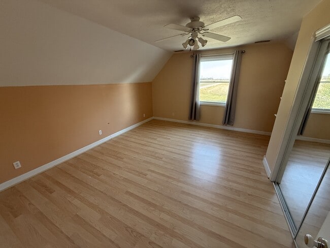 Building Photo - 595 E 700 N