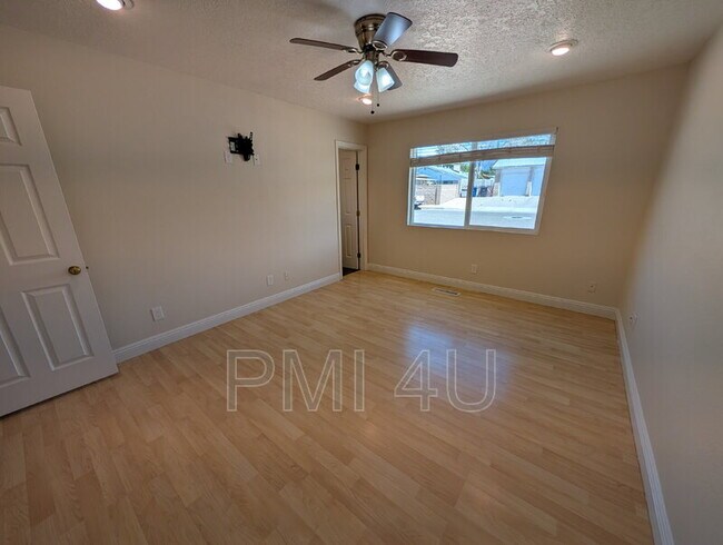 Building Photo - 4225 Penelope Pl NE
