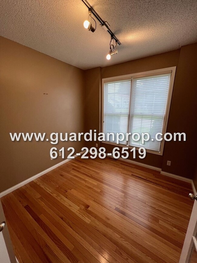 Building Photo - Woodbury House Available July 1, Gleaming Hardwood Floors, Fireplace, Lower Family Room, Fenced Yard