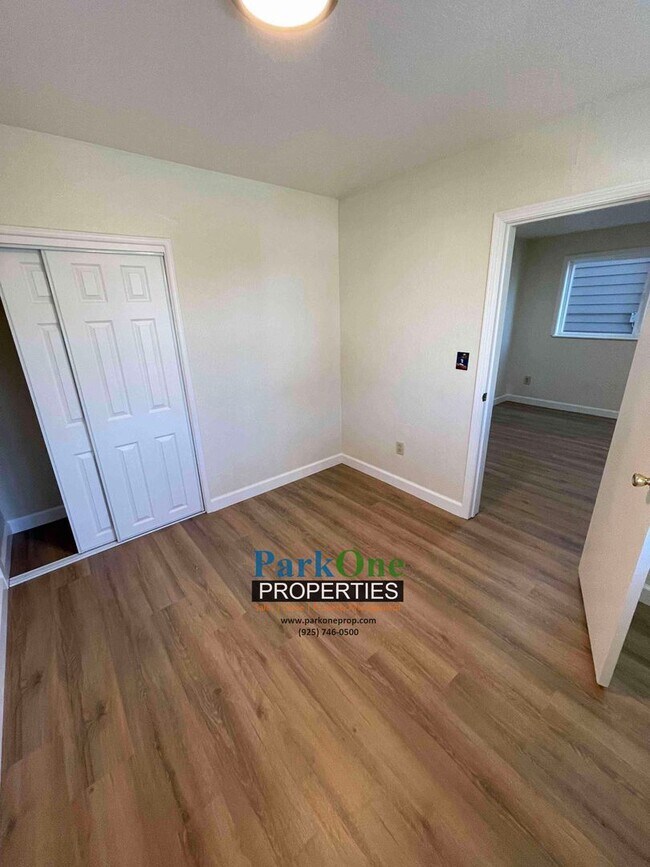 Building Photo - Buckley