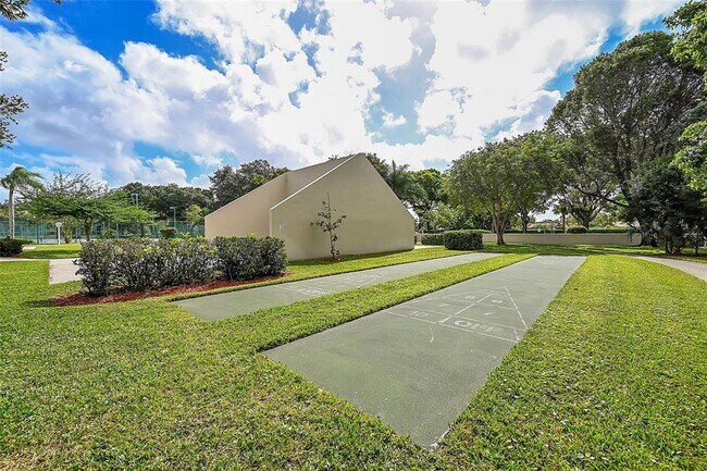 Building Photo - 117 Gardens Dr