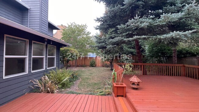 Building Photo - Inviting 3 BD | 2.5 BA Home w/ Massive Bac...