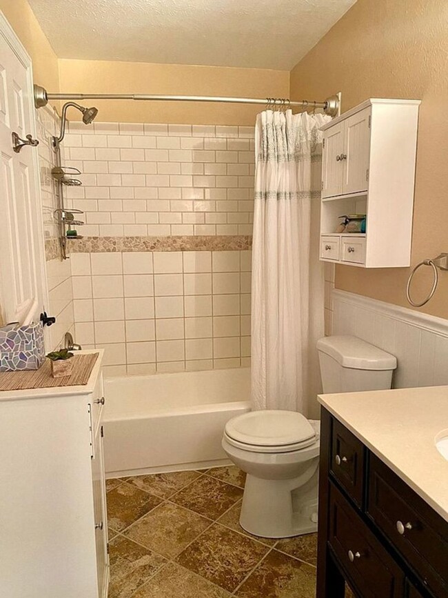 Building Photo - Fully Furnished 2B/1B Condo Available Now!