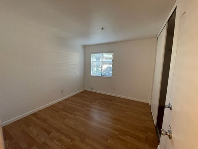 Building Photo - 2 Bed/2 Bath Downstairs Unit Available Soon!