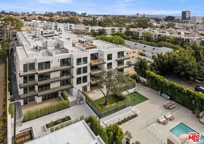 Building Photo - 505 S Barrington Ave