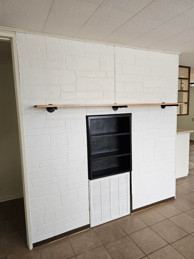 Building Photo - 2407 W 7th St