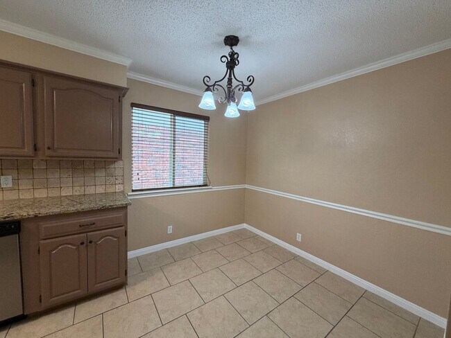 Building Photo - 3-bedroom, 2-bath rental in the heart of Tulsa, located in the highly desirable Union School Dist...