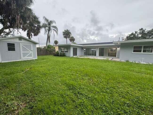 Building Photo - 116 Myakka Dr