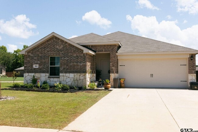 Primary Photo - 203 Parker Oaks Dr
