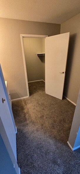 Building Photo - 2323 Shoreland Ave