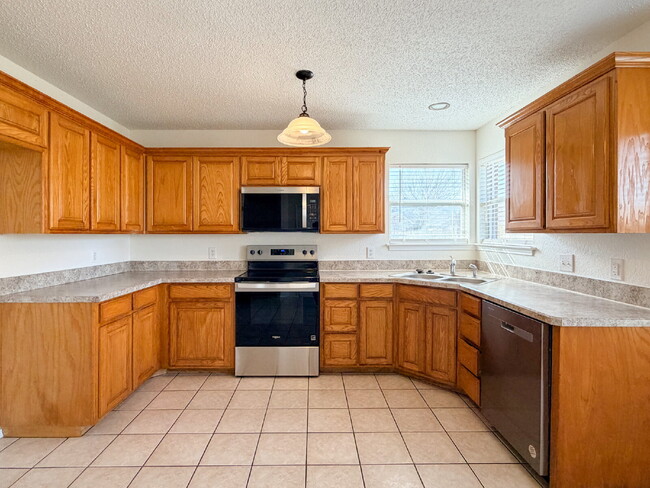 Building Photo - 3 Bedroom, 2 Bath Home in Crowley on Corner Lot