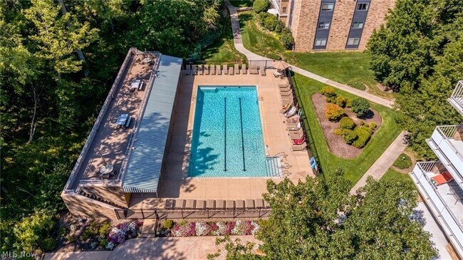 Building Photo - 2112 Acacia Park Dr