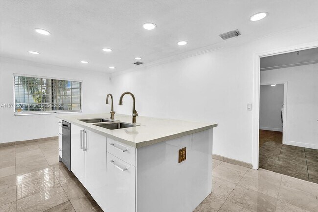 Building Photo - 20645 NE 25th Pl