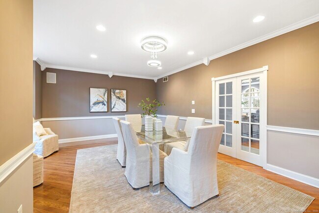 Building Photo - 215 Paddock Hill Ln