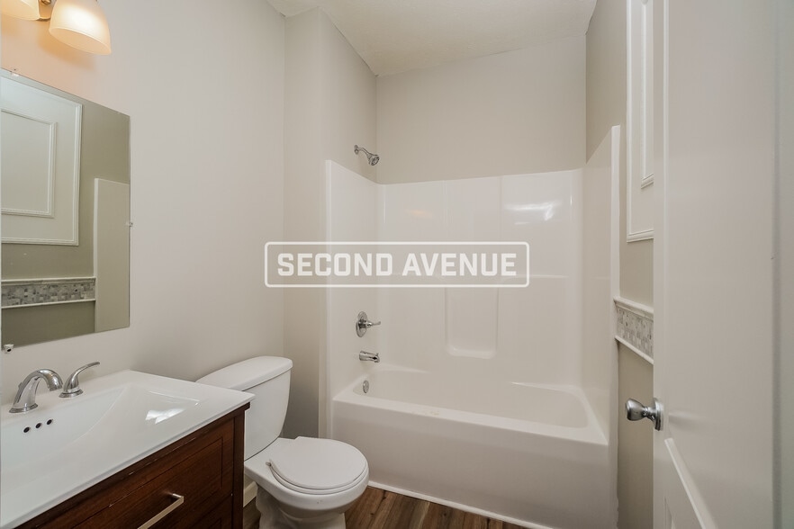 Building Photo - 2117 Osage Ave