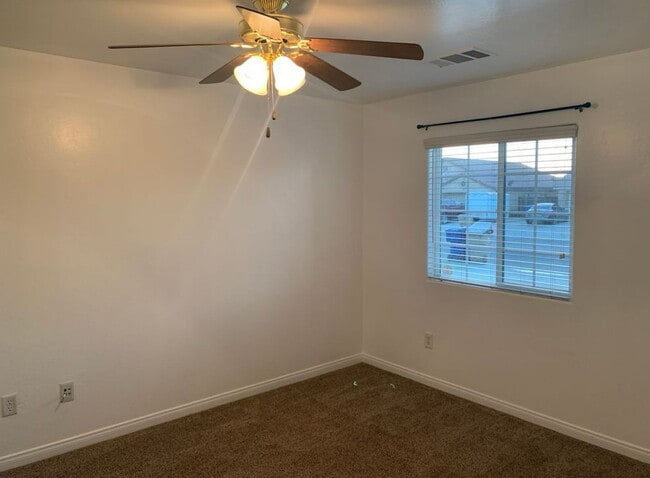 Building Photo - Beautiful and spacious 3 bedroom!
