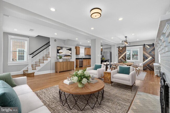 Building Photo - 7903 Woodbury Dr