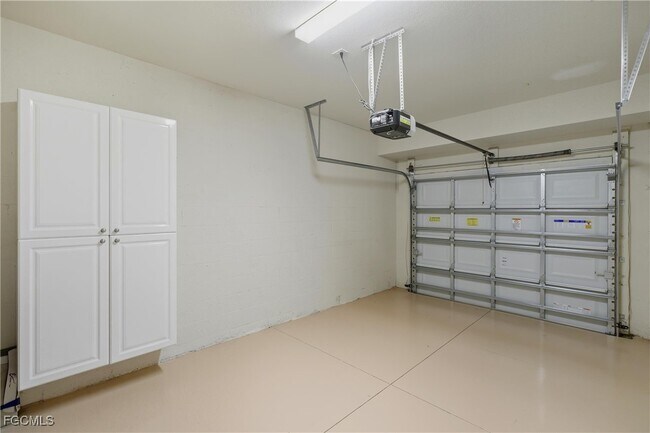 Building Photo - 8895 Via Isola Court