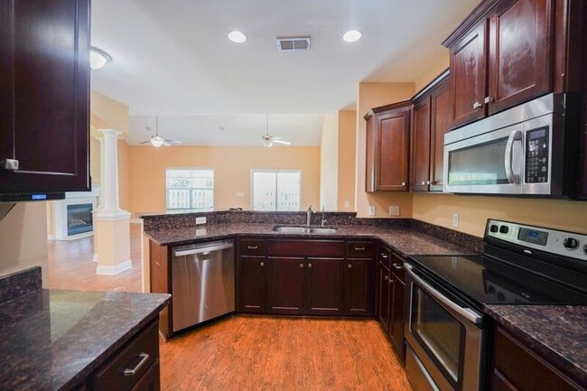 Building Photo - 252 Cottonham Ct