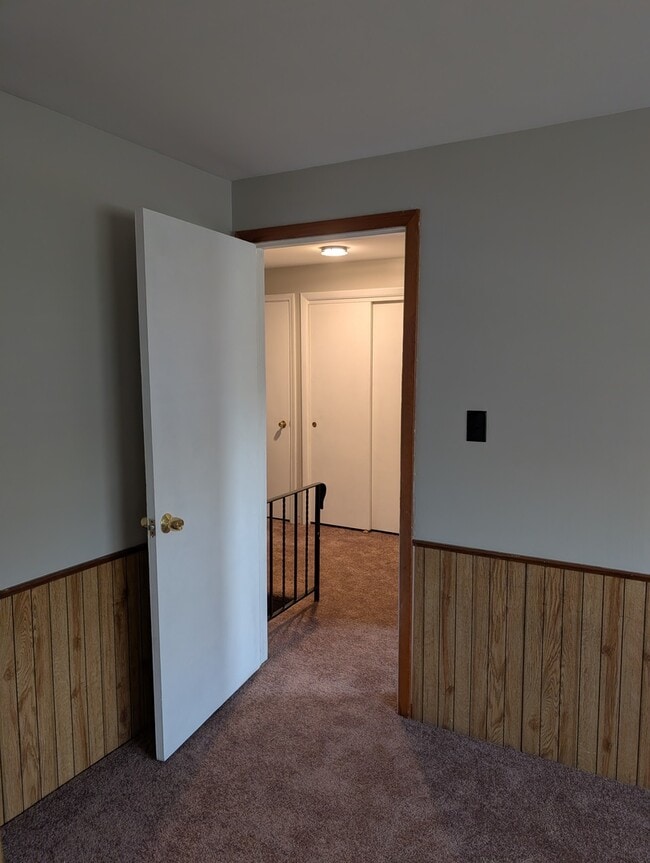 Building Photo - 208 Dee Rd