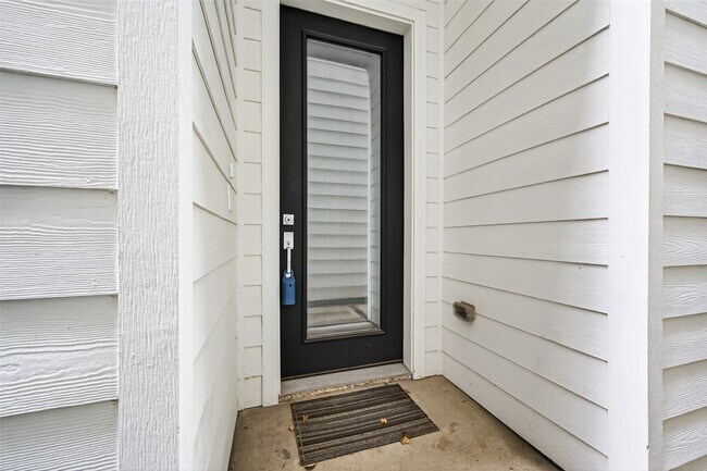 Building Photo - 5841 Dolores St