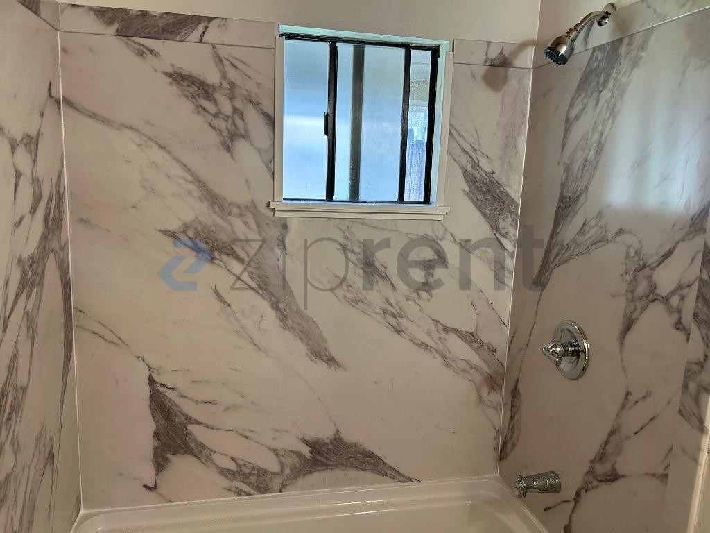 Building Photo - 10806 Hubbard Way