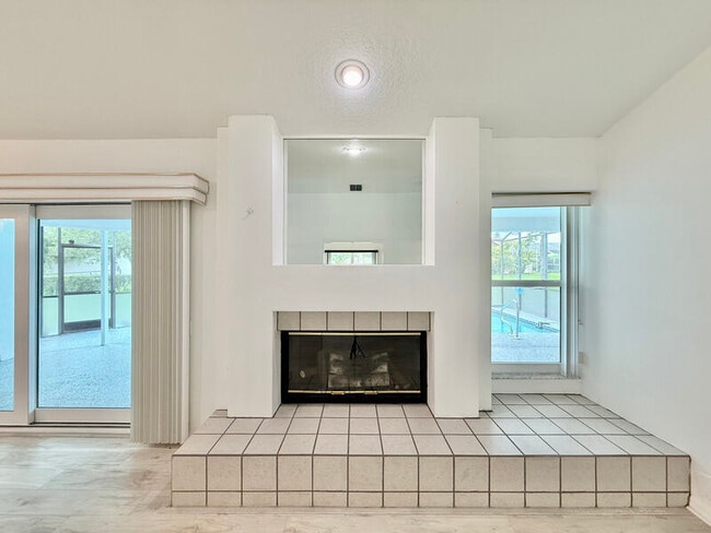 Building Photo - 13642 Dunwoody Ct