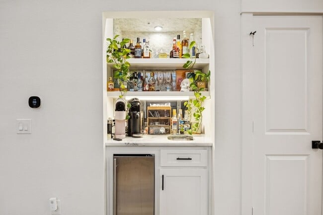 Building Photo - 5816 Orchid Ln