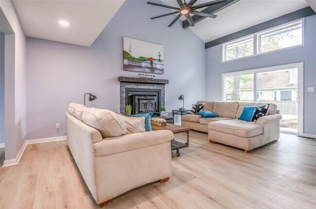 Building Photo - Fully renovated 4BR, 2.5BA home in the highly desired Great Neck Meadows!