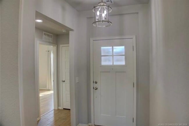 Building Photo - Welcome to this cozy home!