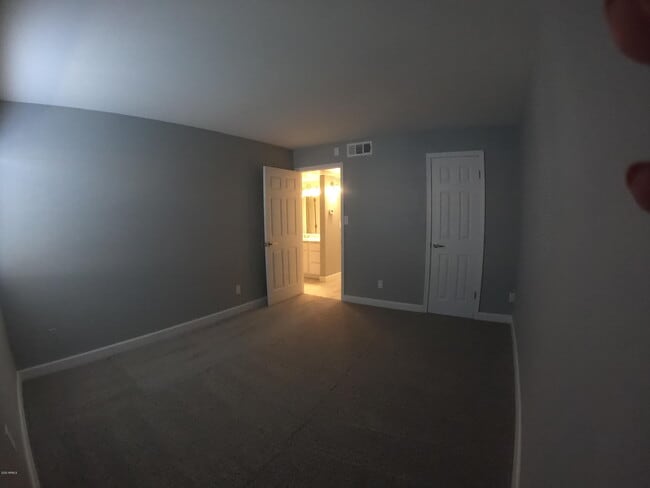 Building Photo - 2121 W Royal Palm Rd