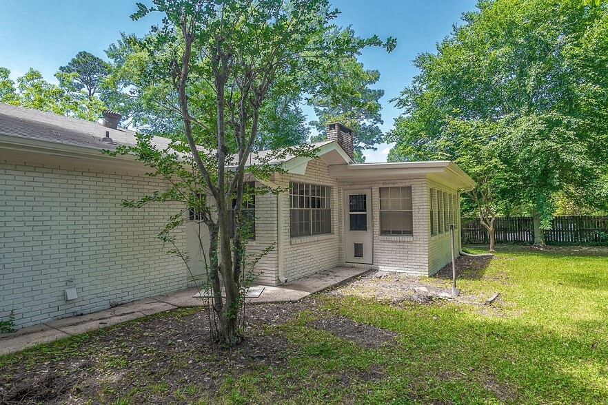 Building Photo - 714 Huntindon Rd