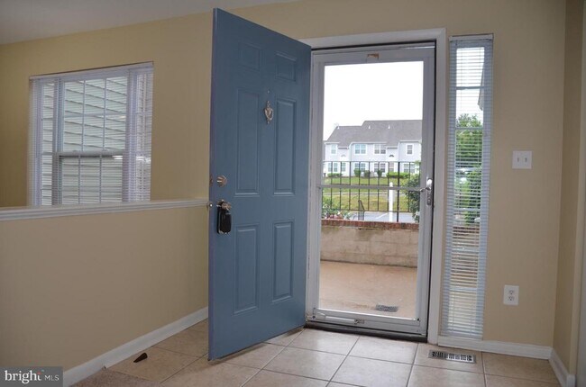 Building Photo - 1046 Spring Valley Ct