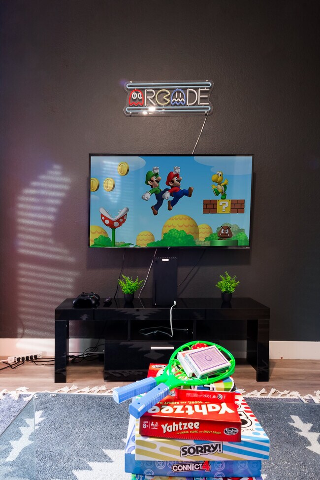 Building Photo - 5924 E Woodridge Dr