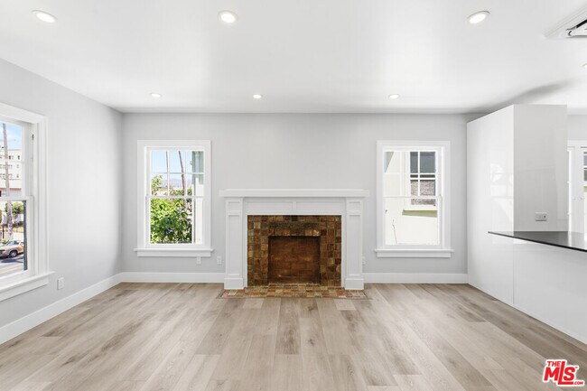 Building Photo - 224 N New Hampshire Ave