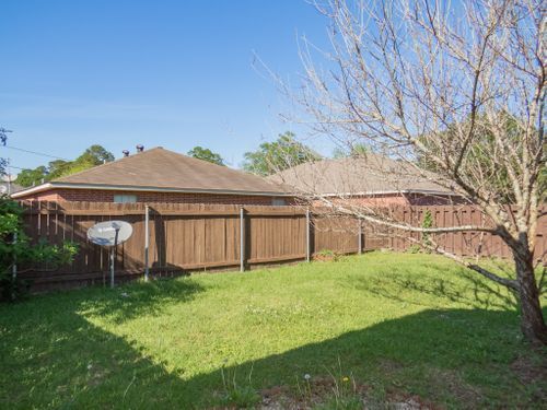 Building Photo - 617 E School St