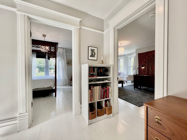 Building Photo - Victorian Gem in the Heart of Downtown – F...
