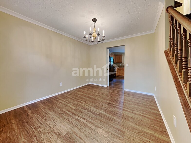 Building Photo - 180 Regency Sq