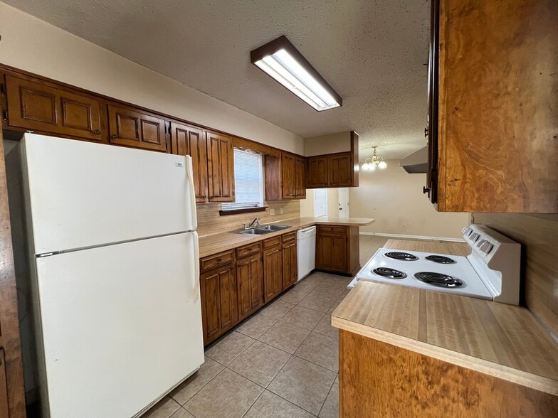 Building Photo - 203 Bourbon St