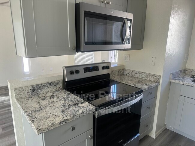 Building Photo - 2732 E Culver St