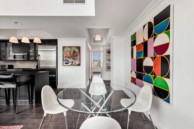 Building Photo - 205 E 59th St