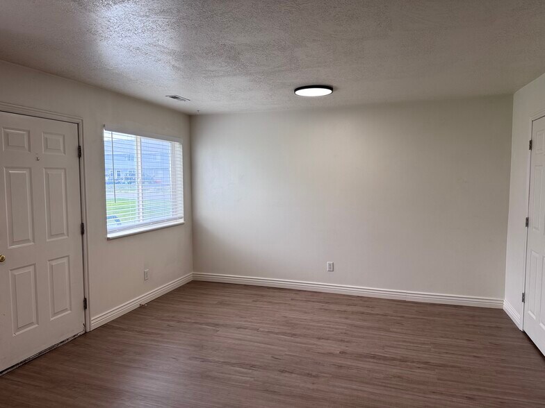 Building Photo - 2455 W 450 N