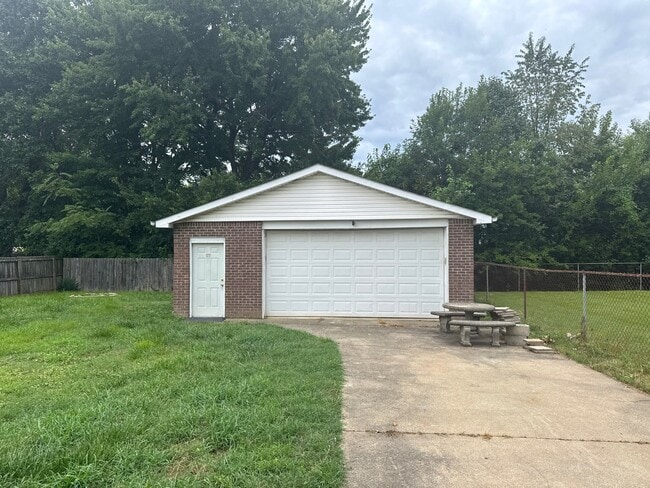 Building Photo - 9705 Turnpike View Dr